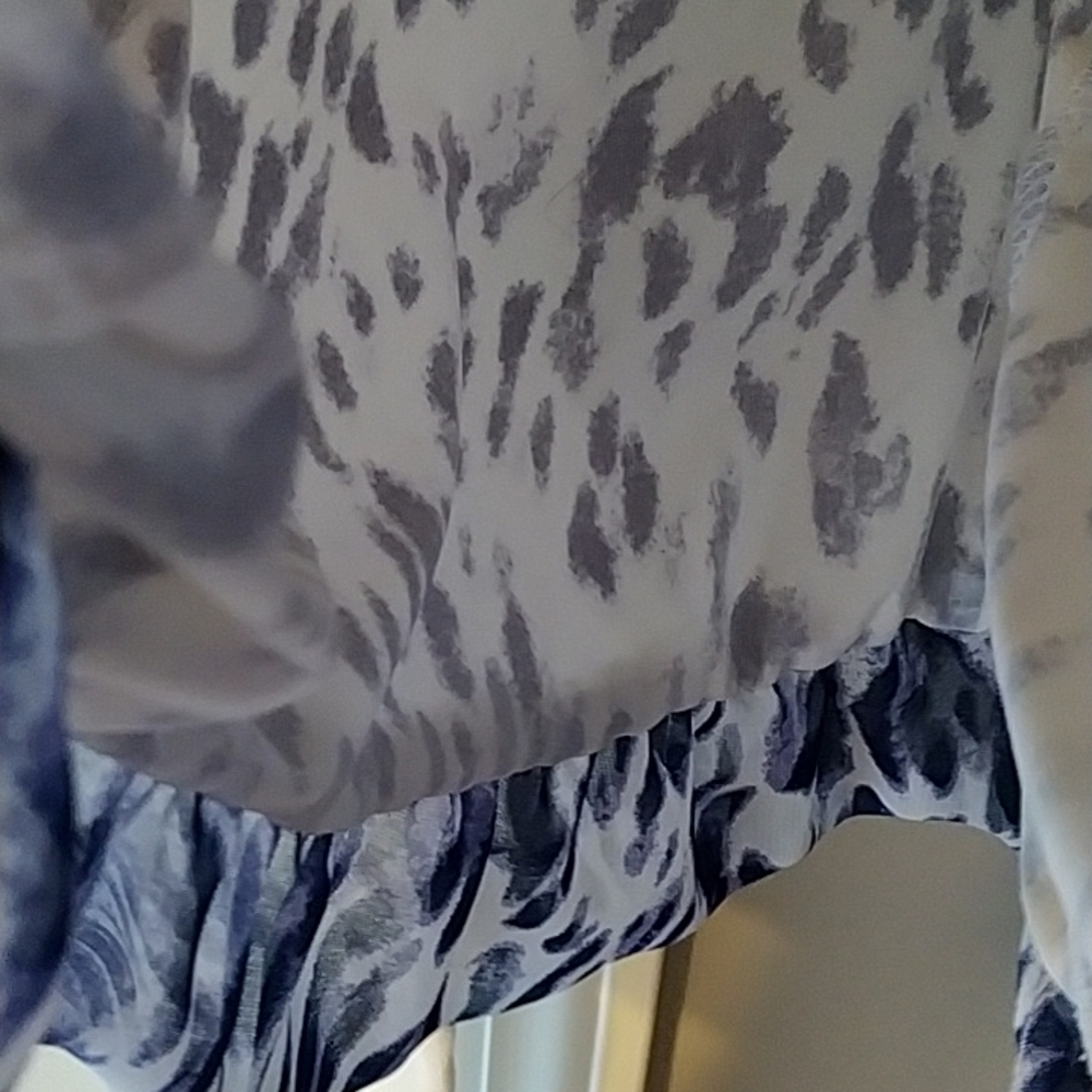 Alfani flowy Top With Sheer Overlay And Flutter Sleeves Paint Splatter Design - Picture 7 of 7